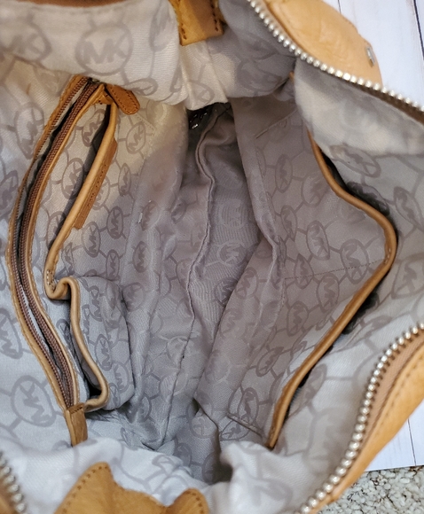 Michael Kors Crocodile Pattern Leather Stachel - Picture 4 of 8